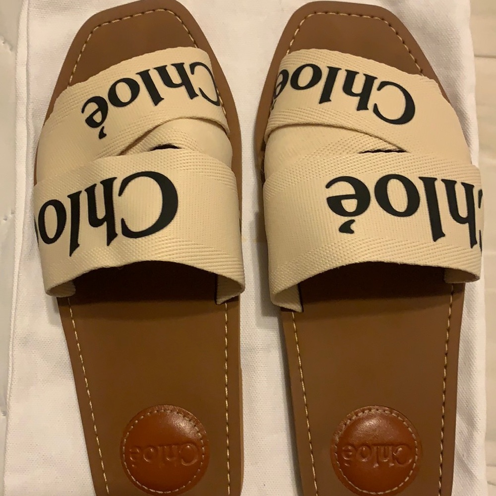 Chloe Woody Logo Slide Size 38